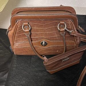 Elegant Brown Crocodile-Embossed Women's Handbag Set